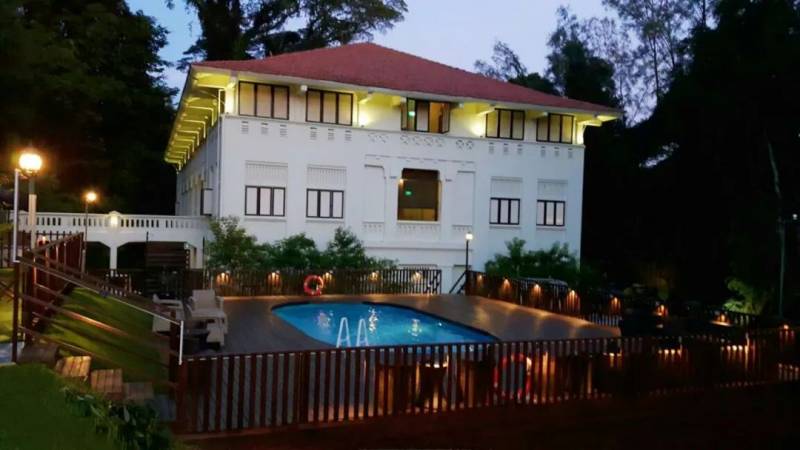 新加坡这家酒店大清仓!家具、灯饰、威士忌酒杯...都拿出来卖了