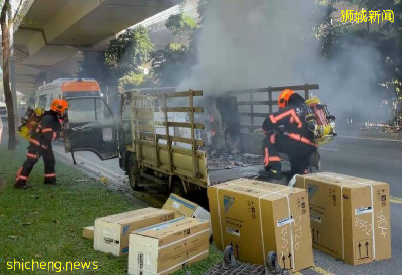 新加坡一輛大貨車突然著火，附近司機趕忙救人、“紅犀牛”火速到場瞬間滅火