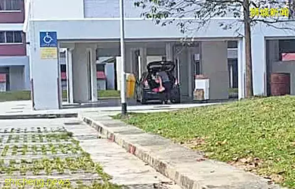 轿车“泊”在组屋楼下 车主遭网民炮轰自私
