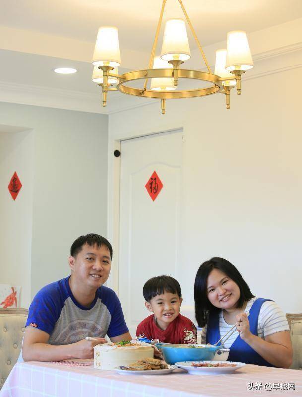 新加坡的异乡游子 过年用家乡味作调味剂