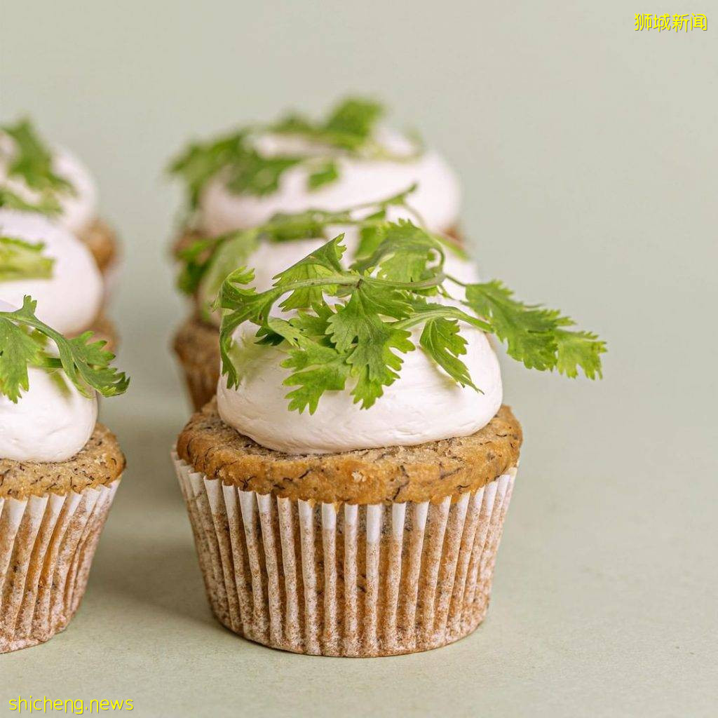 創新結合🎂新加坡最"香"的蛋糕！Baker's Brew Studio推出香菜蛋糕，你敢買嗎？🧐