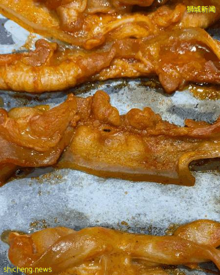 小木凳自助火锅新店开业两人同行一人免单，还送菜