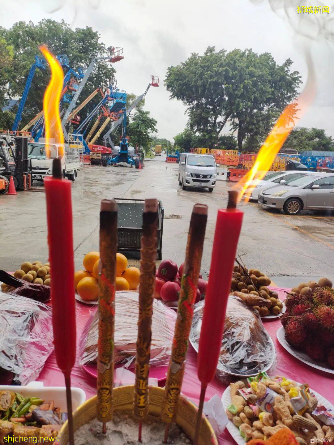 异乡人在新加坡的中元节,“袅袅青烟飞上天时,四个真字也出现了”