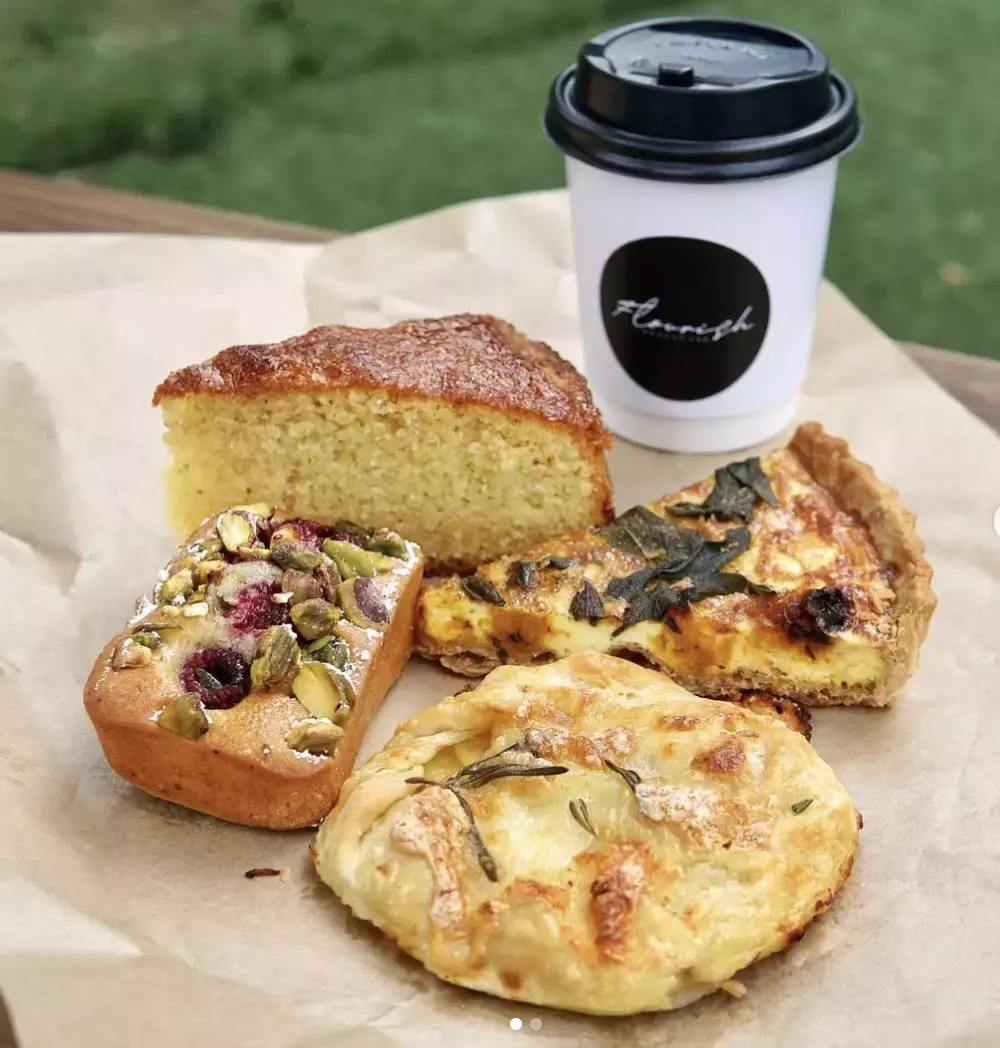 春天来到,找个阳光暖暖的午后一起去喝杯咖啡吧!坡岛这几家氛围感满满的咖啡店你一定不能错过