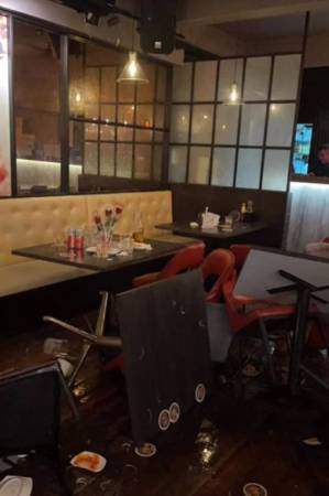 掀桌椅砸酒瓶！两帮人餐馆爆冲突   吓跑顾客 