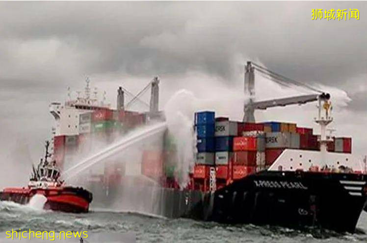 新加坡货船在斯里兰卡科伦坡港爆炸起火，船上大量化学物质烬燃