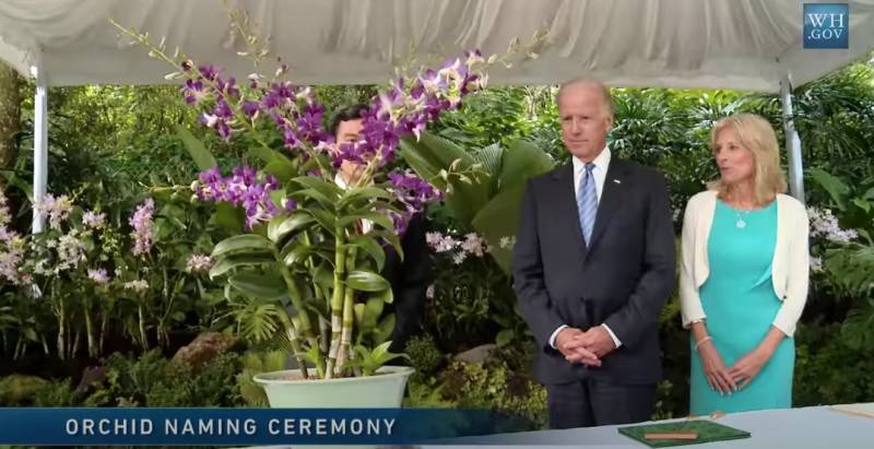 李顯龍發文祝賀拜登！拜登曾在新加坡街頭閑逛，買了一杯甘蔗汁