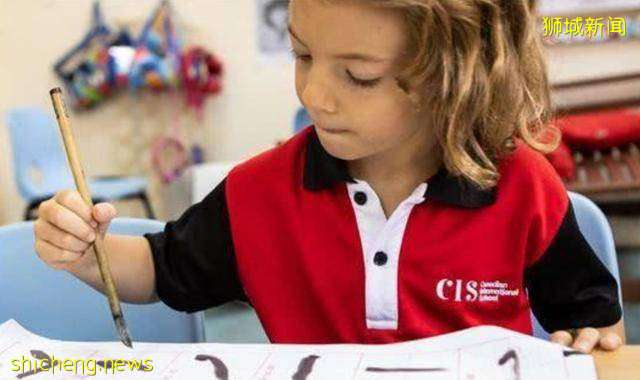 新加坡国民75%是华人,李光耀为何坚持废除汉语