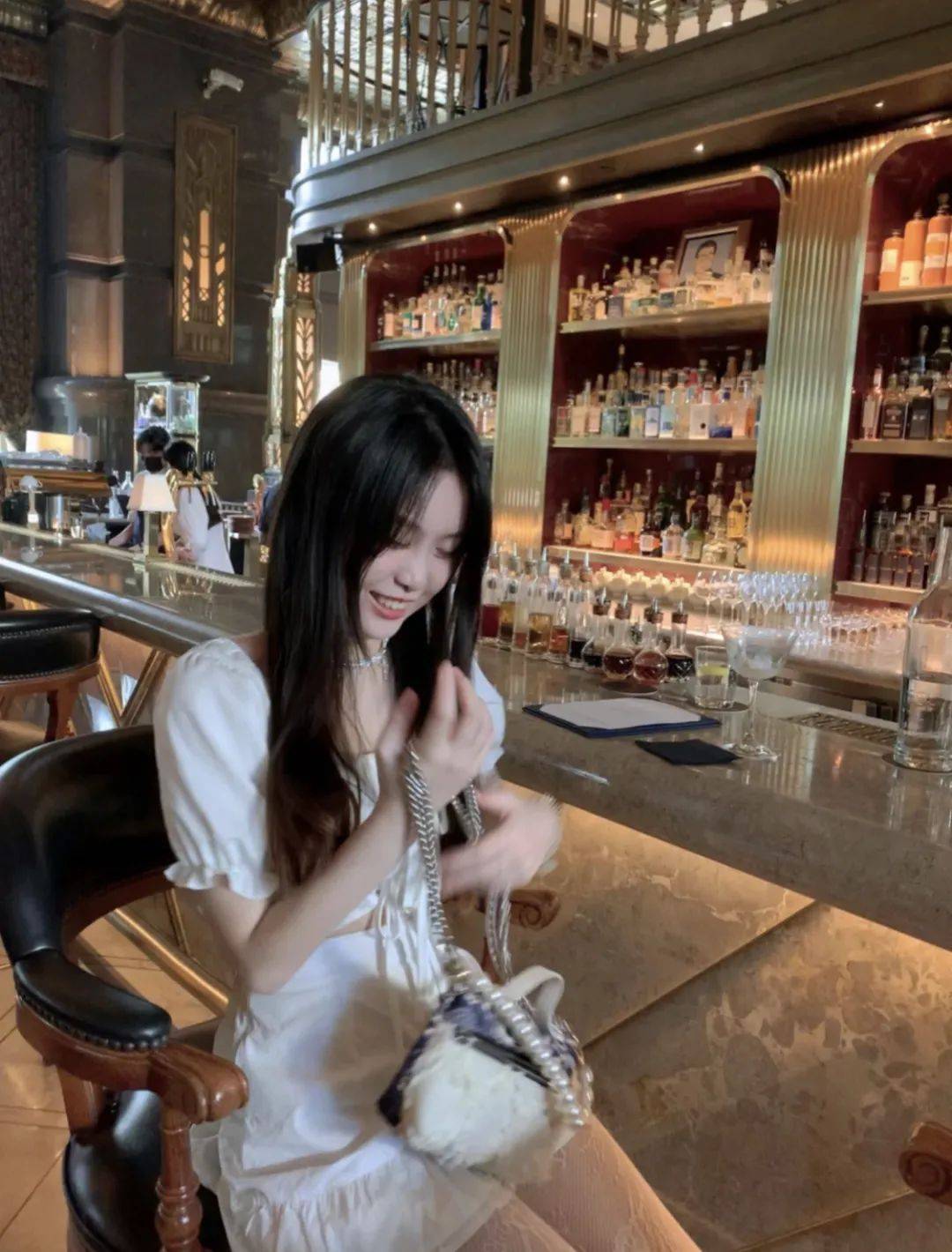 柯南街頭吃榴梿?私宅門口驚現20米壁畫?虞書欣每次都要來這裏