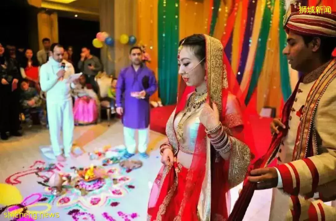 实拍!新加坡马来族女孩给华人男友妈妈拜年,竟说了这些话