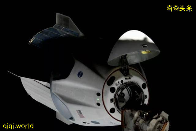 马斯克再次创造航天历史！SpaceX新“奋进号”成功对接空间站!