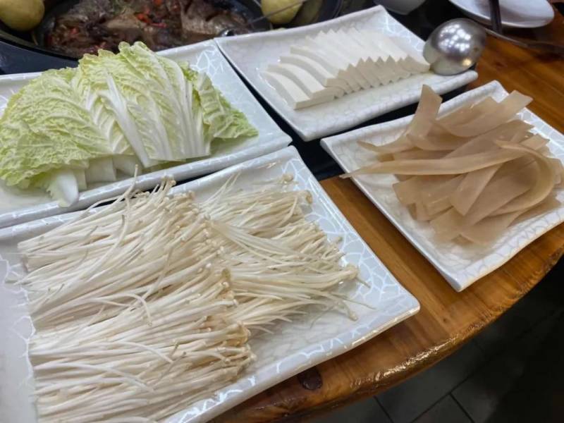 想家的老鐵們來個熱乎乎的“東北鐵鍋炖”吧