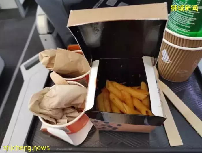 世界第一的新加坡航空，竟被人投诉飞机餐“比当兵吃得还差！”