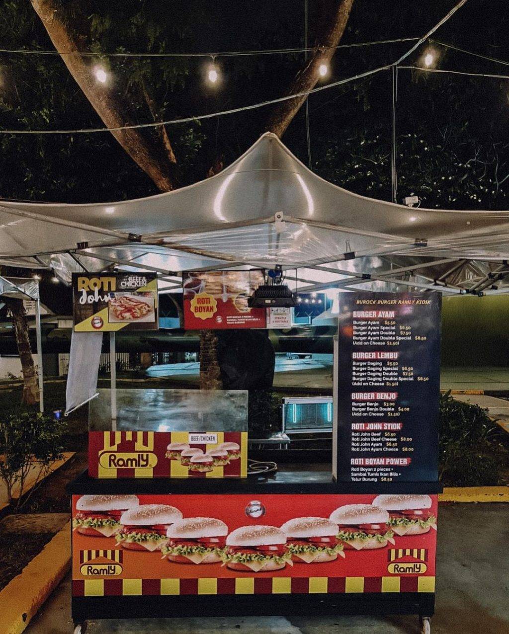 宵夜就吃它！義順&勿洛驚現Ramly Burger攤位🍔 街頭特色漢堡，特調醬汁+雙層肉餅超給力