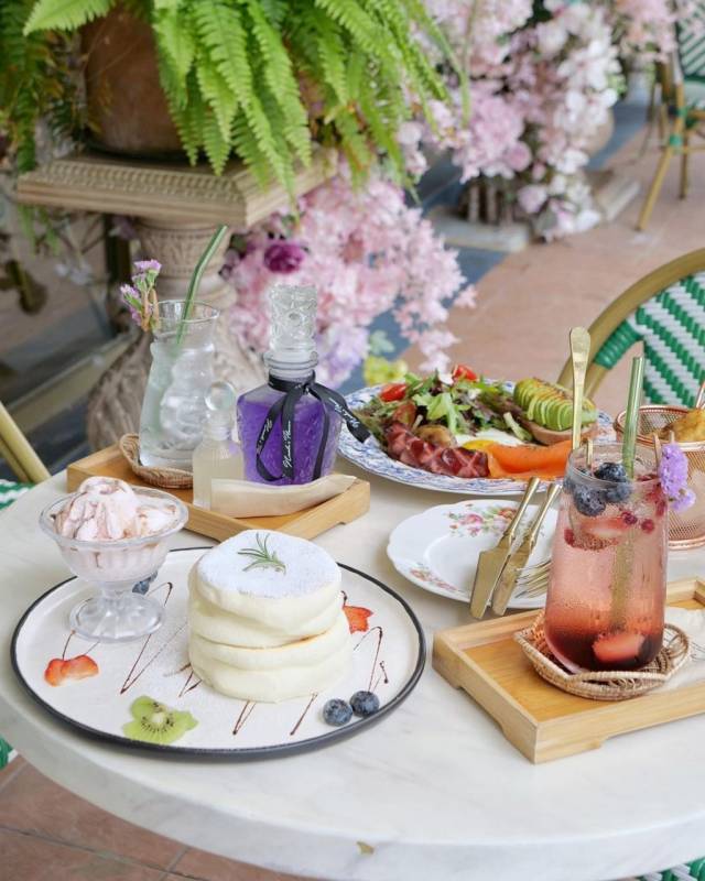 花花世界💐 Cafe De Nicole‘s Flower聖誕氣氛超濃的神仙咖啡廳！誤闖秘境吃甜品