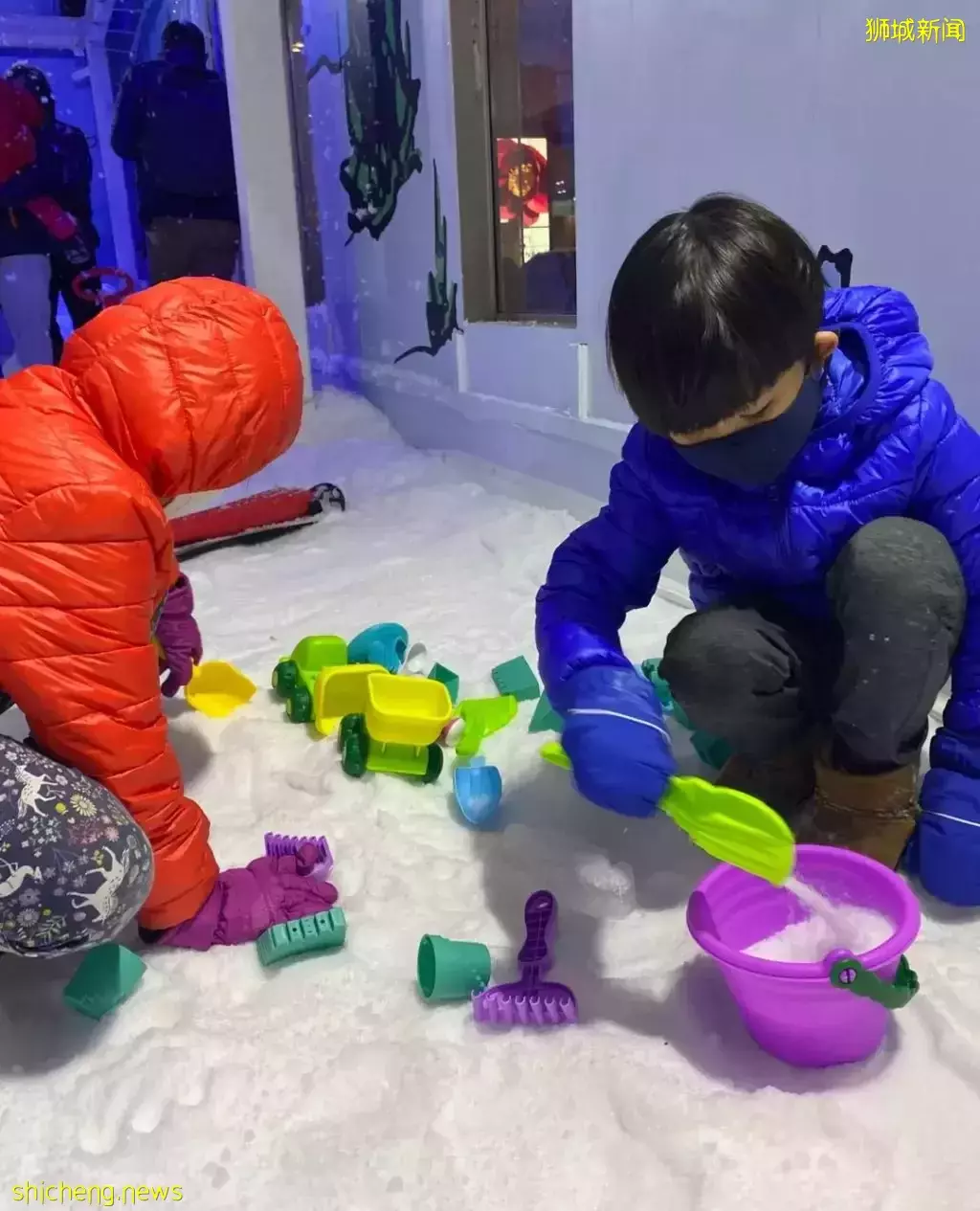 樟宜机场下雪了！6月假期，在空中花园看露天电影，和BTS亲密互动