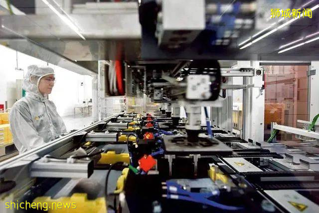 别被新加坡的外表骗了!原来这个才是它的支柱产业