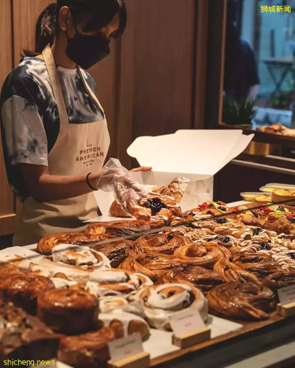 据说是新加坡最好吃的肉桂卷！天天排队、一包难求的那种 