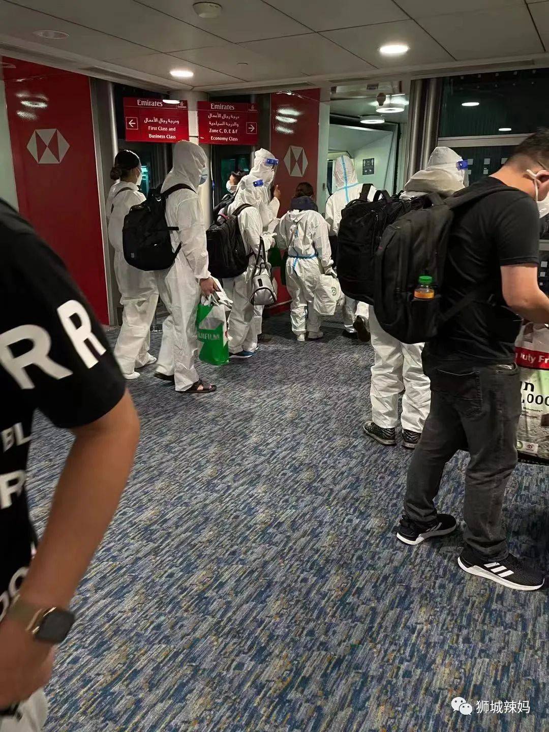 去迪拜旅游回新加坡!我的航班邻座确诊了,卫生部连环夺命Call!48小时我经历了什么