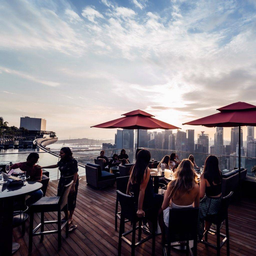 本地首个云端上野餐☁🏆高空酒吧餐厅Cé La Vi✨百米上空饮酒品美食，绝对梦幻体验💗 