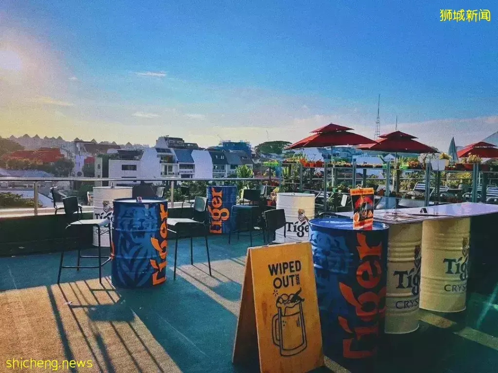 工业风屋顶酒吧, 边喝啤酒边看日落美景“超有感觉”