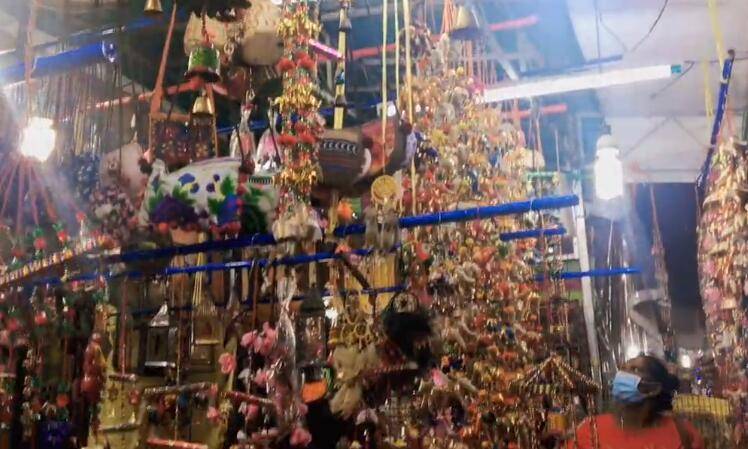 新加坡屠妖節人流聚集、人頭湧動，安全距離？野