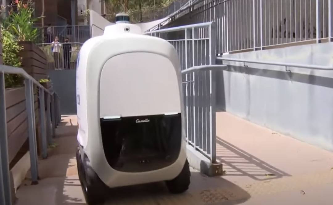 新加坡送貨機器人驚豔全世界！遇人會轉彎、半小時送達！現在免費