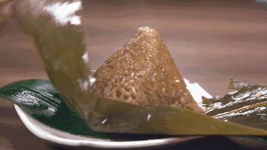 新加坡驚現香辣、燒鴨、牛頭、鮑魚、虎蝦粽!這個端午節不一樣!