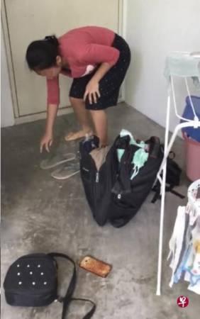 疑遭雇主驱赶 kakak边哭边捡行李