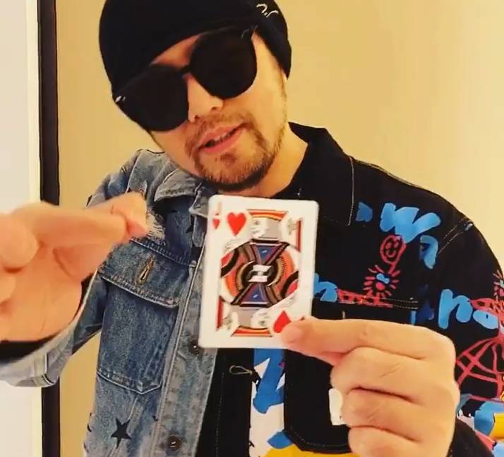 周杰伦被指在家弹琴扰民?霸气回应:“不好意思,我没有邻居”