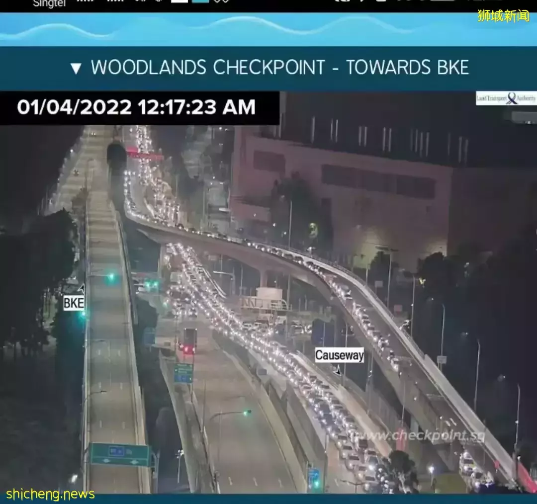 10000人!实拍新马通关历史一刻:长堤狂奔、百米人龙、深夜欢呼