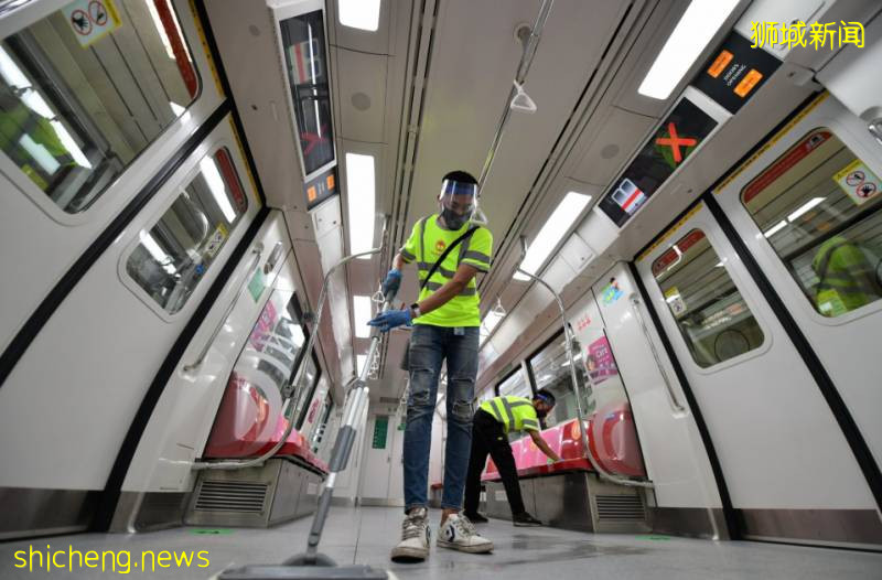 爭議！新加坡巴士、地鐵上的安全距離貼紙全撕了!