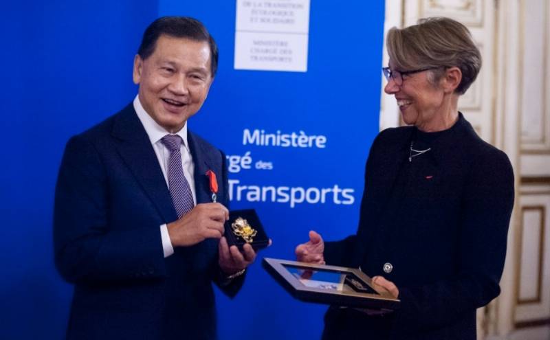 神反轉！新加坡這位高管攤上大事！全民聲討，部長發聲