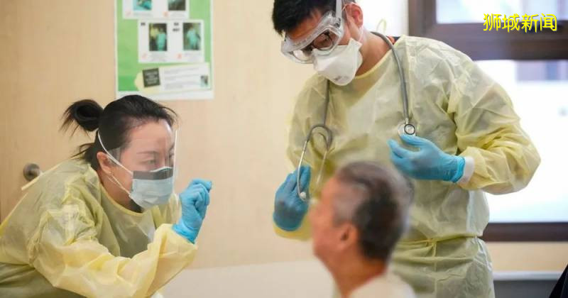 新加坡麦当劳又有确诊病例到访,30几个大妈大叔在牛车水跳广场舞