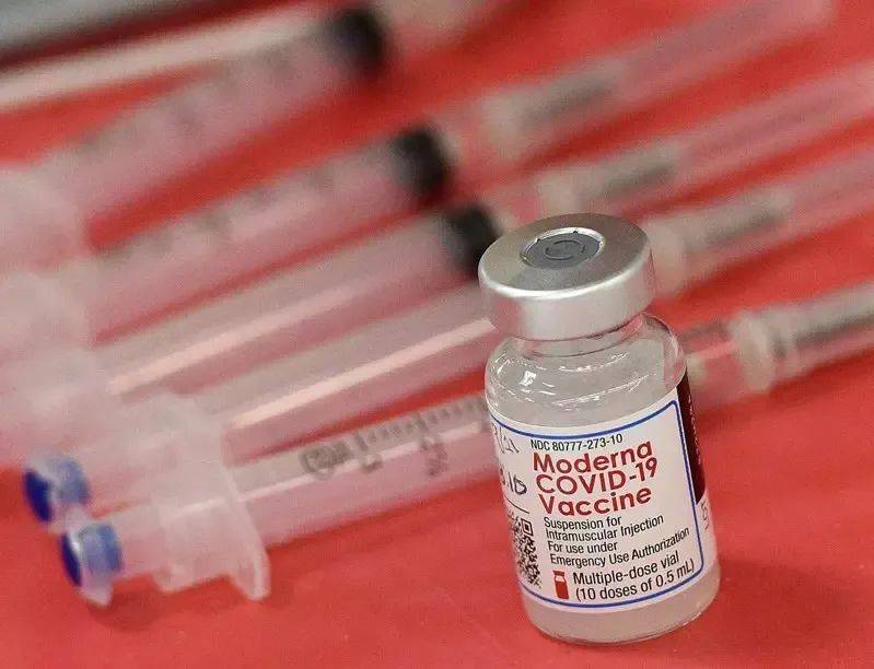 重磅!在新加坡打疫苗,可自选种类了!辉瑞 vs 莫德纳全面对比,中国疫苗还没批?