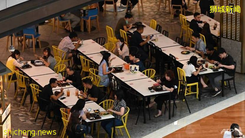 新加坡恢複堂食🍴 有空調的美食廣場未接種疫苗者將拒之門外⚠️ 僅限打包外帶