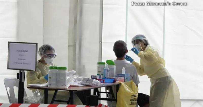 新加坡食阁、巴刹、咖啡店全面检测!李显龙总理也来了