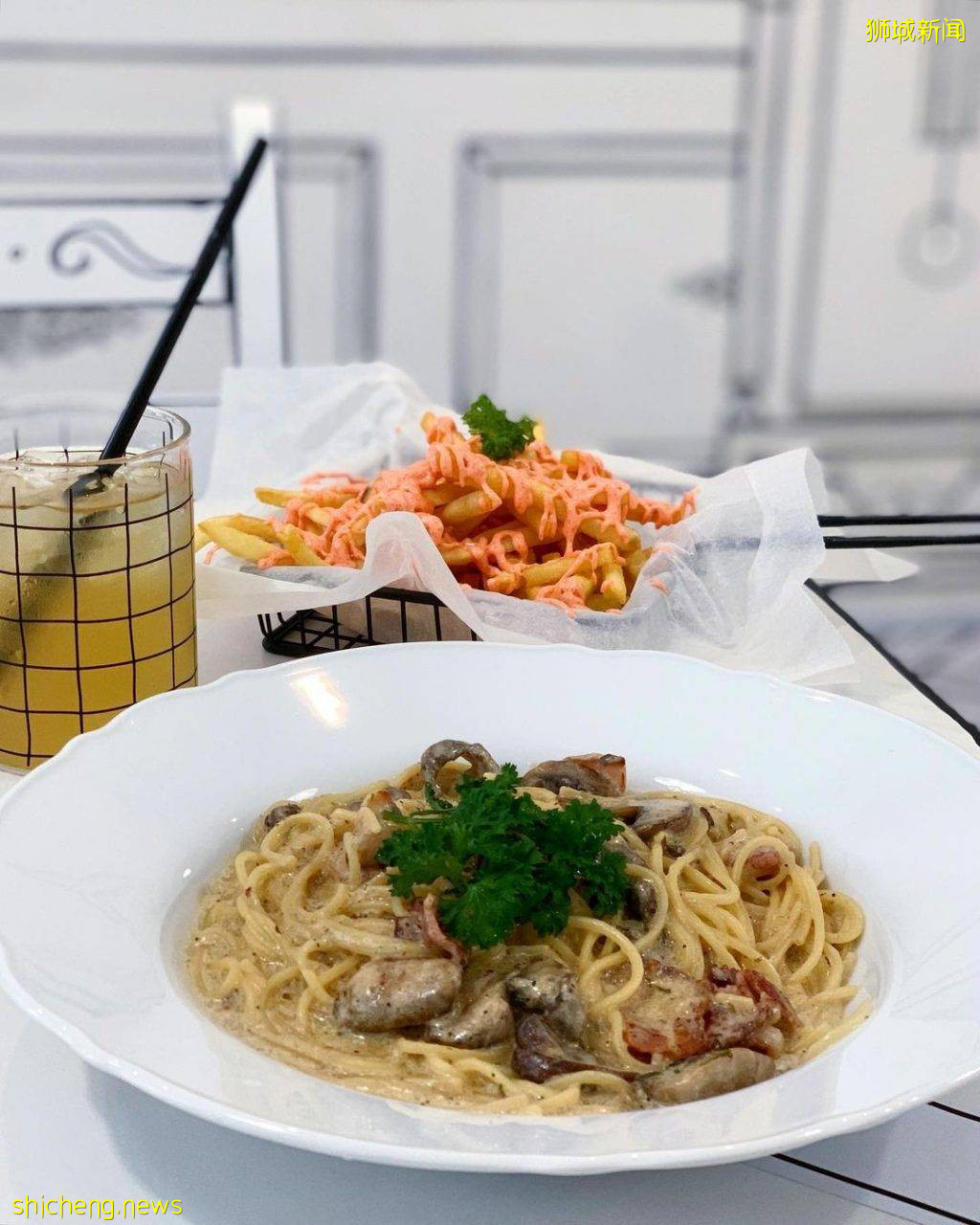 “Cafe Monochrome”首间2D黑白风咖啡馆🤩颠覆感官视觉、化身漫画人物,走进二次元异想世界💥