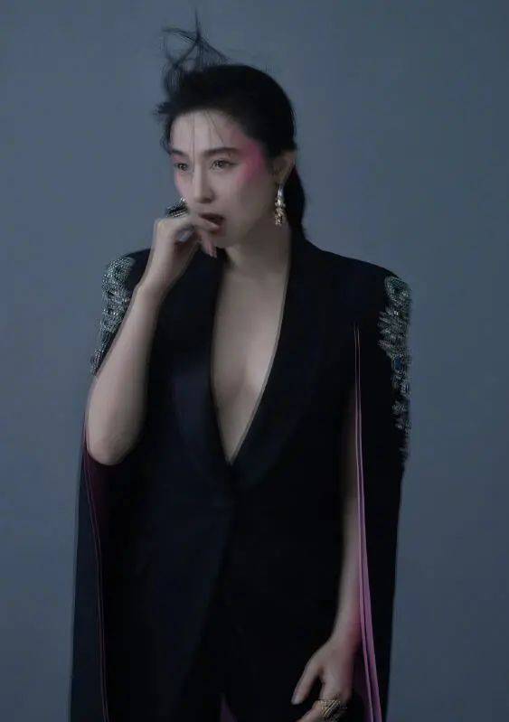 范冰冰罕见大尺度,登新加坡杂志,好身材太劲爆