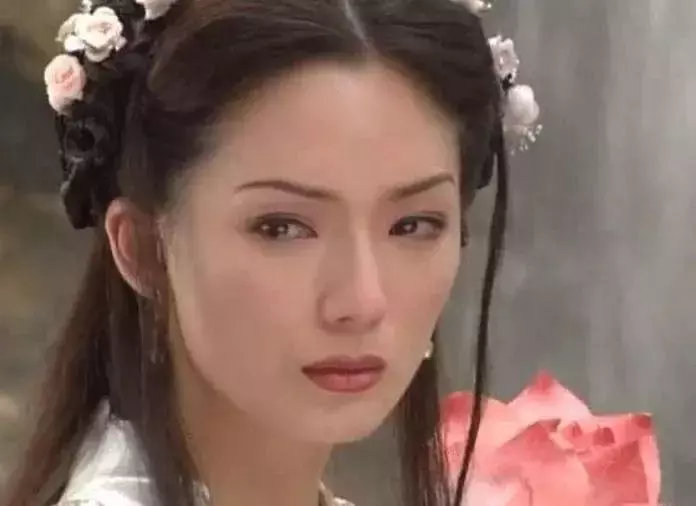 驚！新加坡女星鄭秀珍跟10歲兒子聊“性”，尺度真大