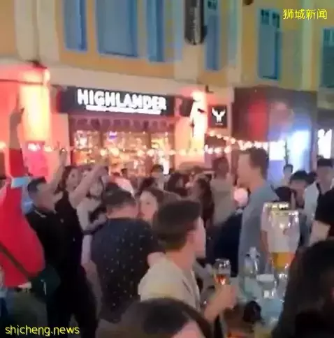 首个解封周末!新加坡全岛到处是人,机场、酒吧、商场,连新山也挤满!或进一步解封