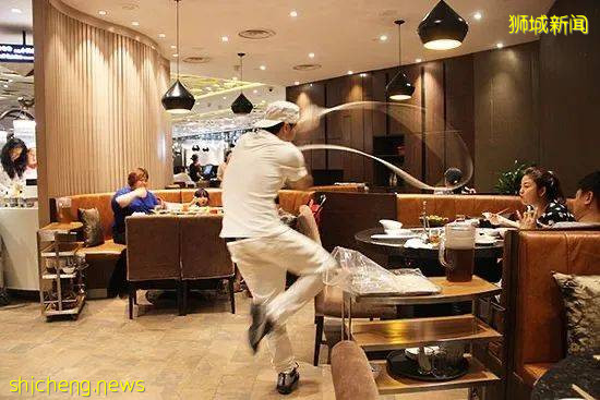 在新加坡海底捞上班,就像被打了鸡血一样