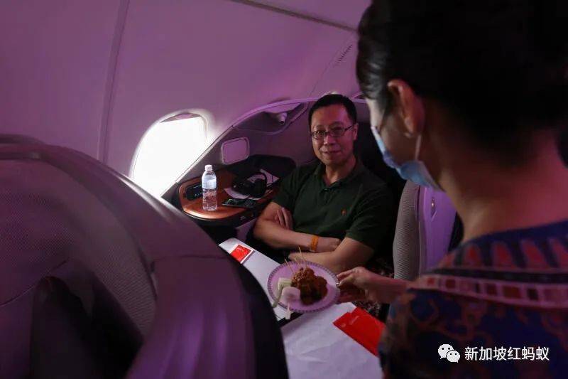新加坡人掏心掏肺掏荷包 新航现在知道谁对他们最真心了吧