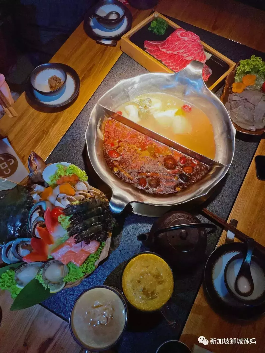 排队5小时!网红凑凑火锅来新加坡了!锅底无限续、奶茶免费喝!菜品大曝光