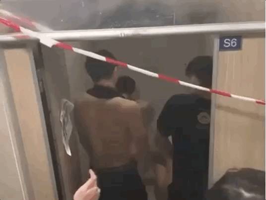 理工學院男廁所驚現霸淩！受害者被尿了一身，卻出來爲施暴者洗白