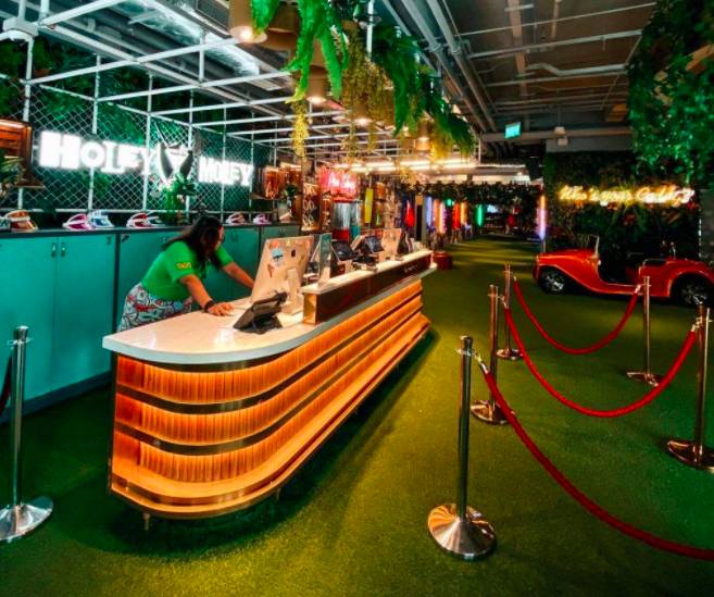 坡島夜生活出行指南！90s旱冰Disco club、室內mini高爾夫bar、高能版密室逃脫等你來玩