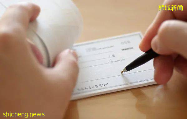 骗完亲爹骗女友!新加坡男子盗用20万+新币,称因被中国伙伴骗