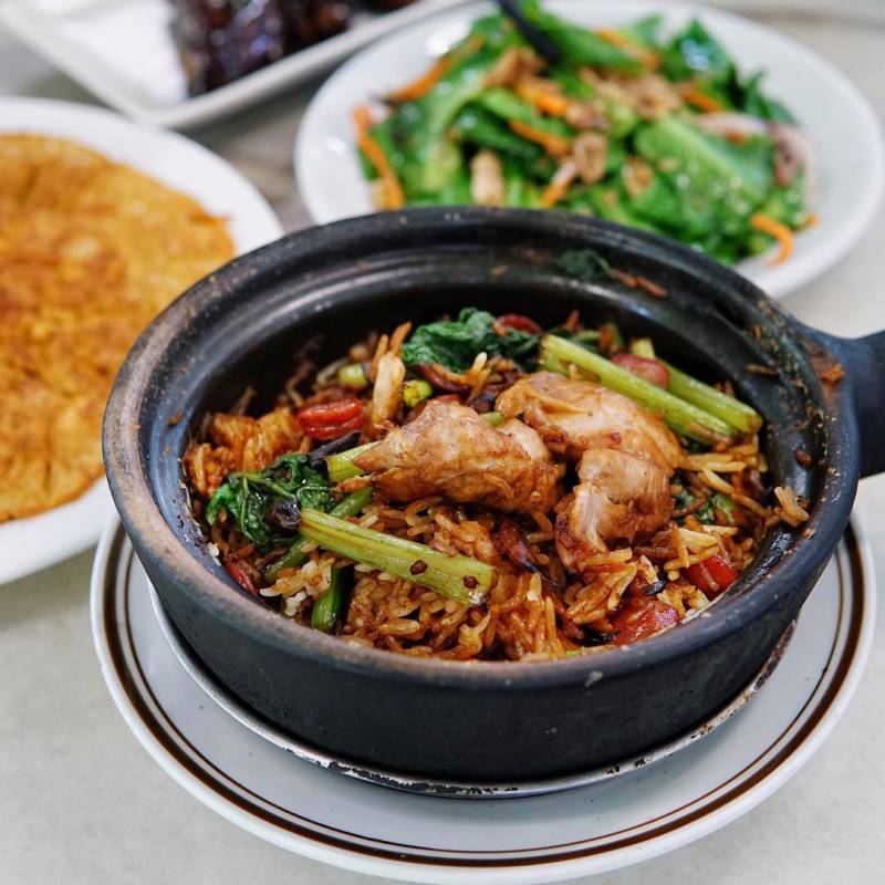 骨灰級吃貨推薦！盤點新加坡13家人氣砂煲飯 · 鹹香入味，真材實料 · 一口撩倒你的胃