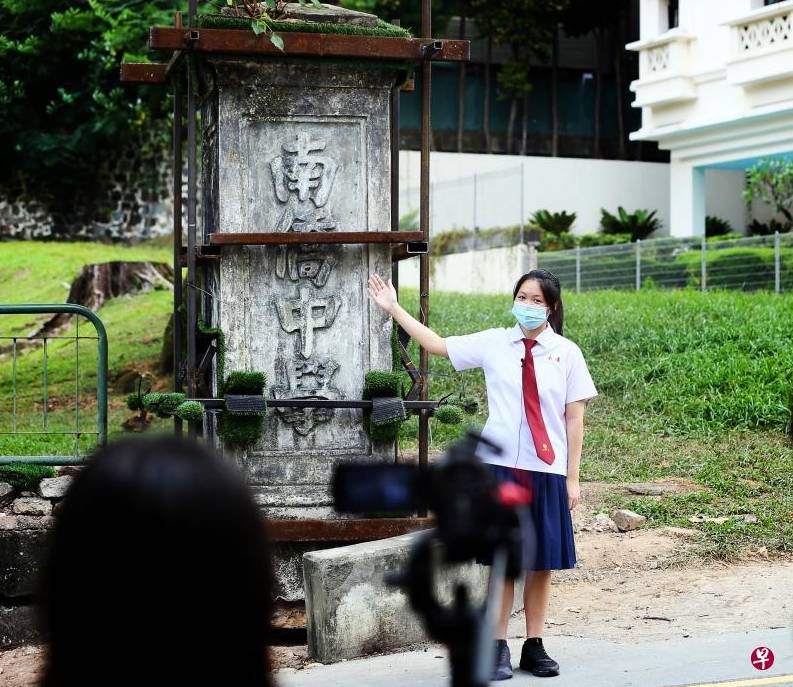 一对门柱诉说两校校史：见证新加坡南侨校史变迁的石门柱“回家”