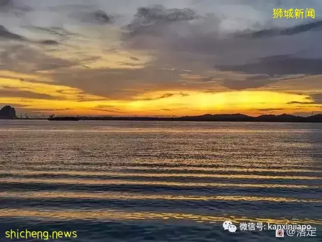 在新加坡看落霞云归，远眺柔佛海峡灯塔复明